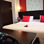 Universo Romantico Konukevi 3*