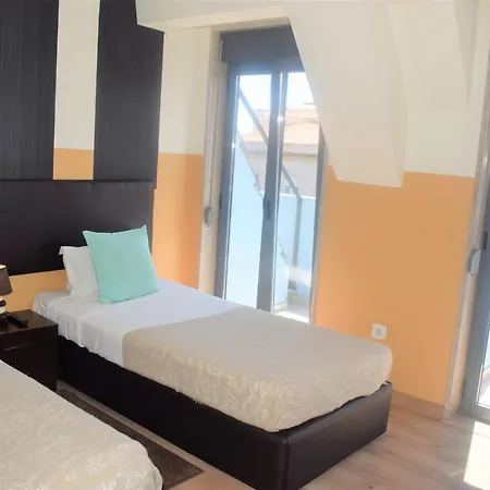 尤尼维索罗曼蒂克旅馆 3* Lisboa