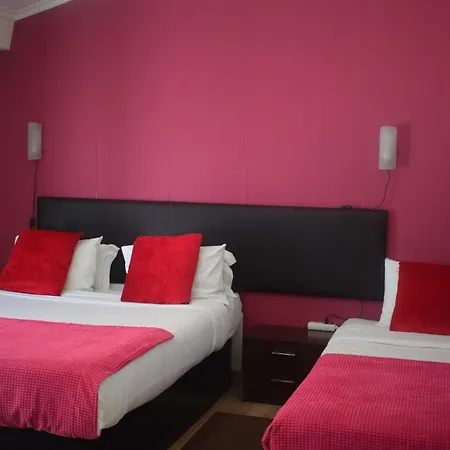 ユニベルソ ロマンティコ ゲストハウス 3*